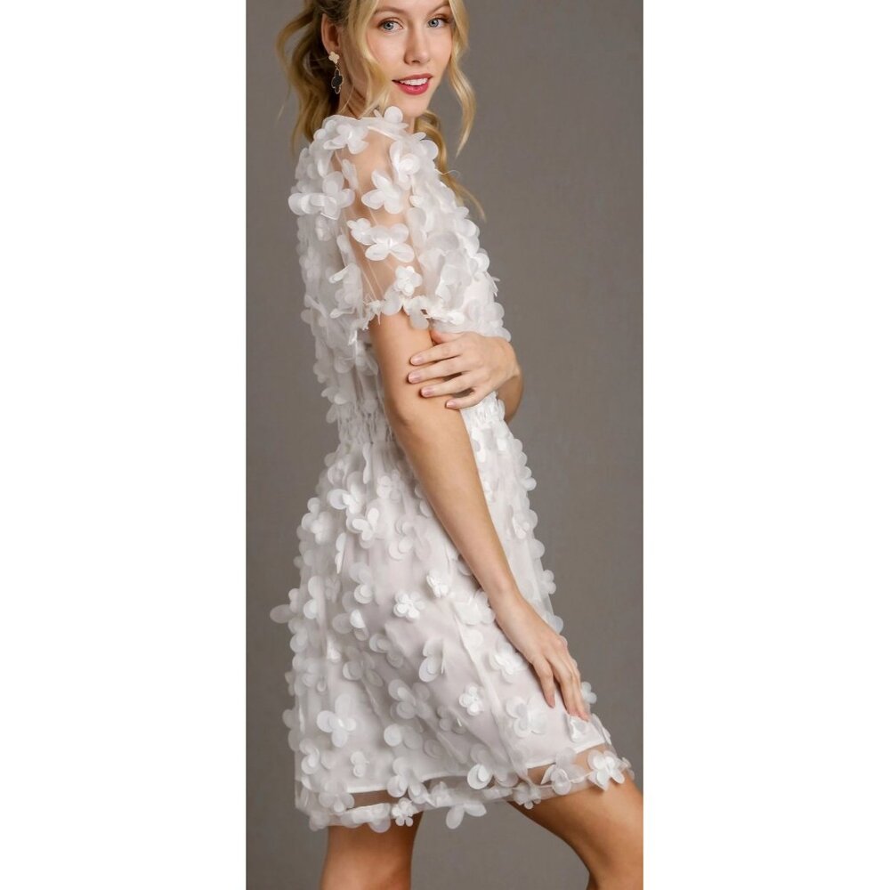 NWT Umgee White 3D Organza Split Neck Dress/Puff Sleeve Dress SMALL - Picture 4 of 11